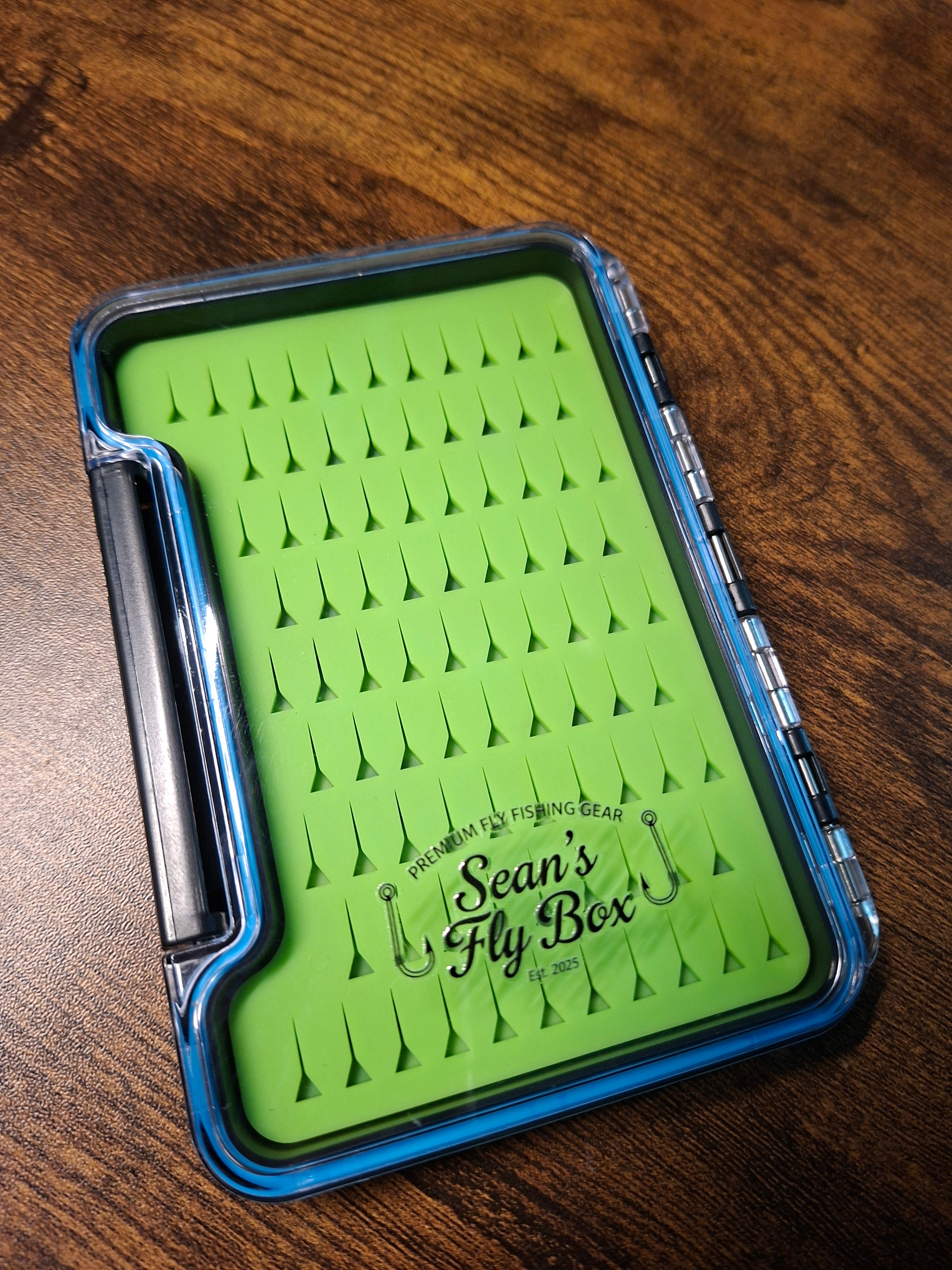 Slim 90 slot Water proof silicone fly box.