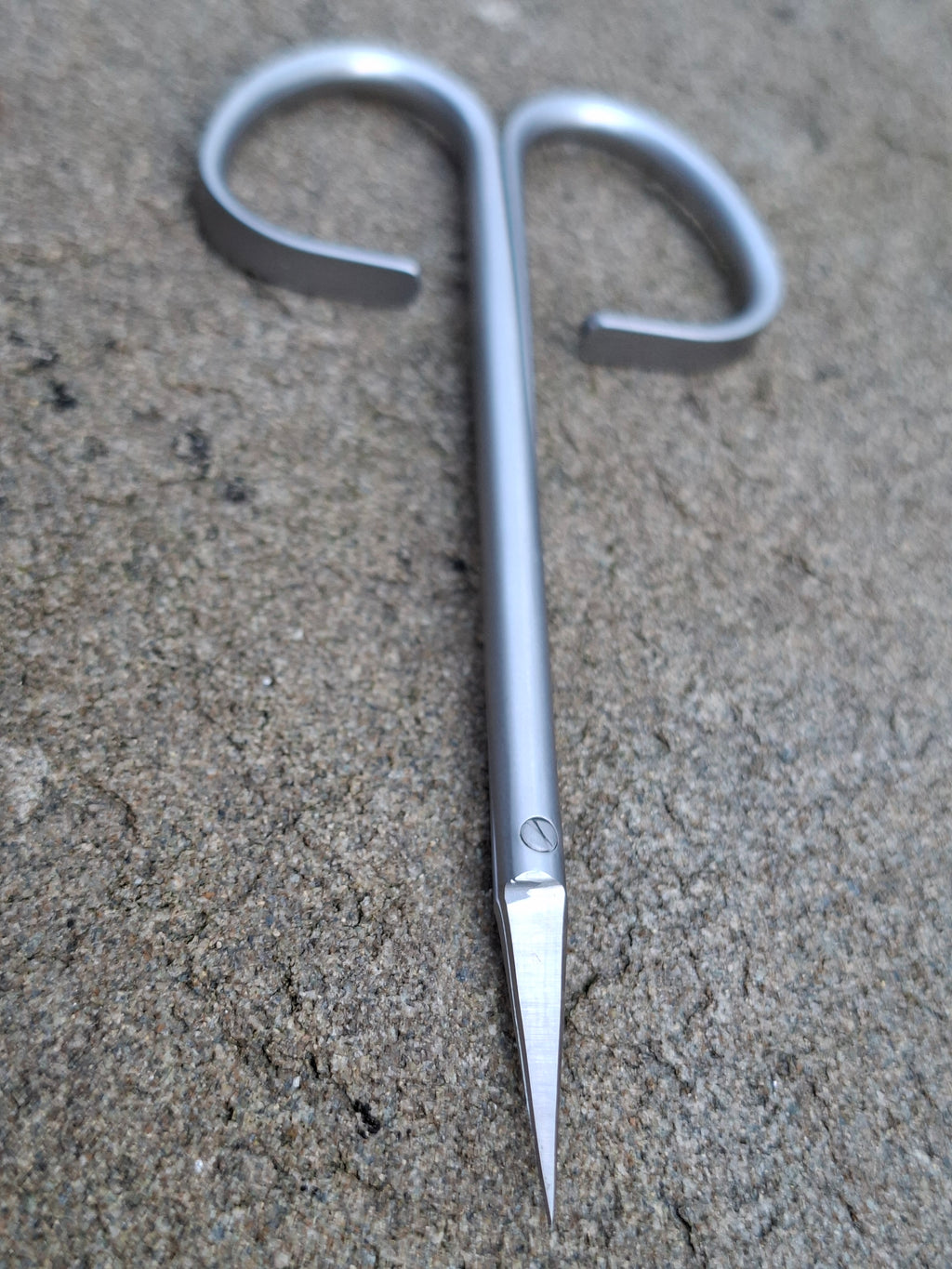 Curved fine tipped tying scissors (Silver)