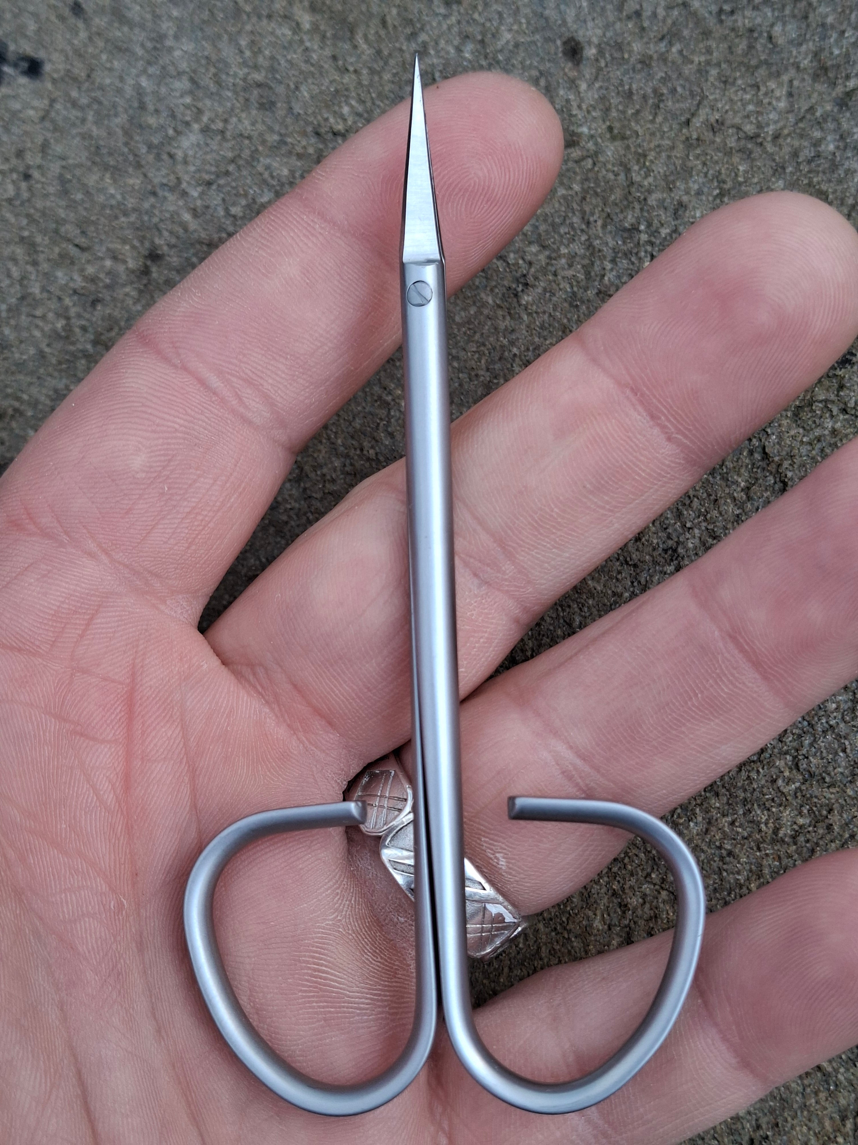 Curved fine tipped tying scissors (Silver)